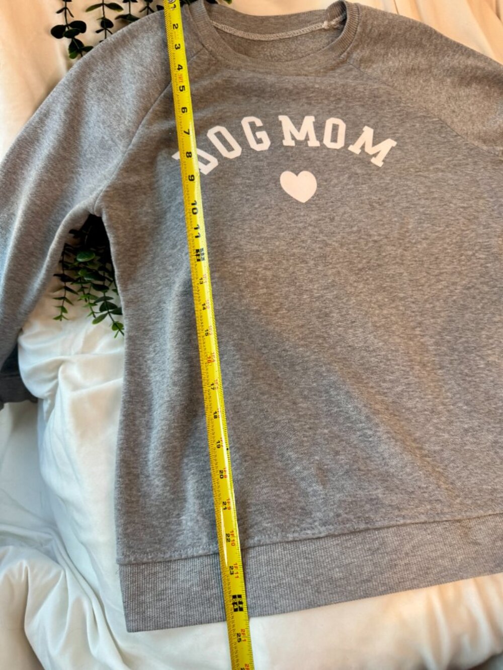 Dog Mom Gray Sweatshirt Crewneck Pullover Size S/M - Picture 5 of 6
